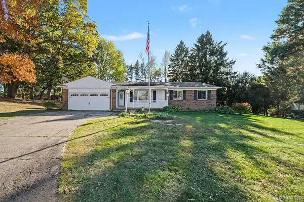 8468 Belle Bluff Drive, GrandBlanc, MI 48439