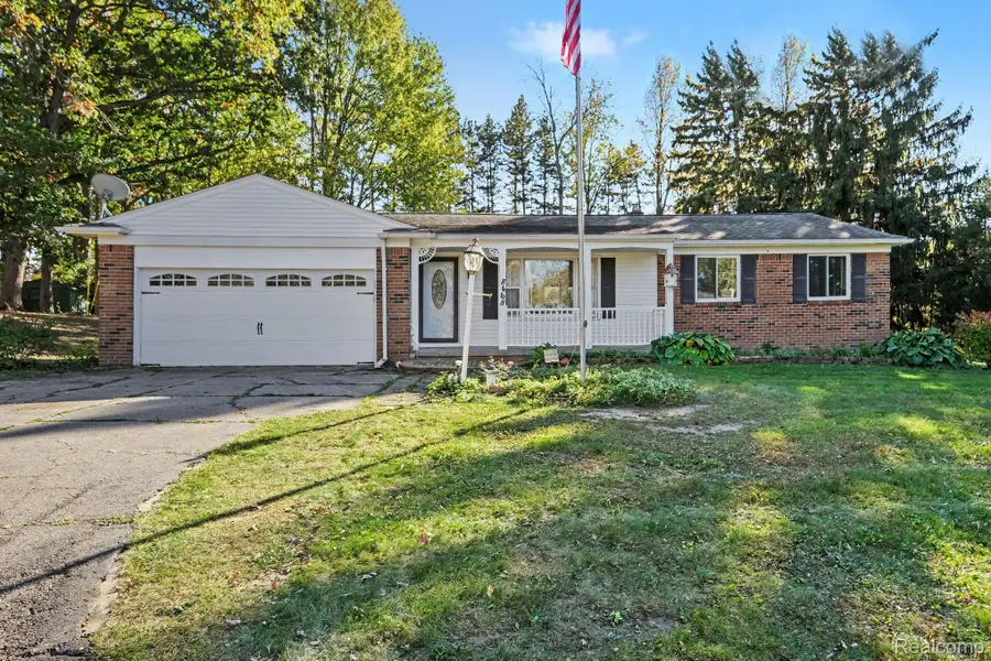 8468 Belle Bluff Drive, Grand Blanc, MI 48439 - #2