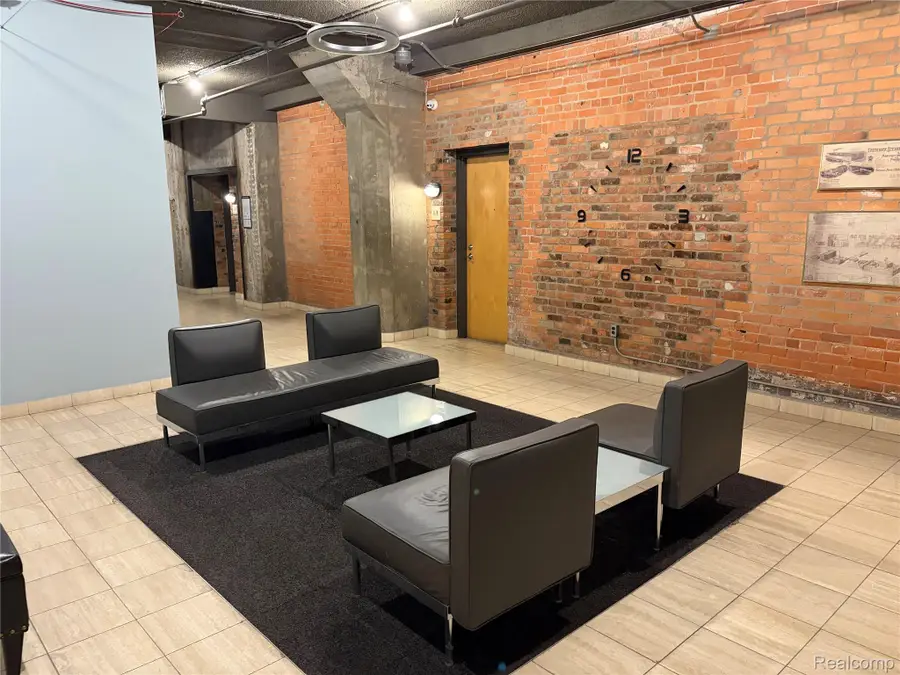 6533 E Jefferson Avenue #233 E, Detroit, MI 48207 - #3