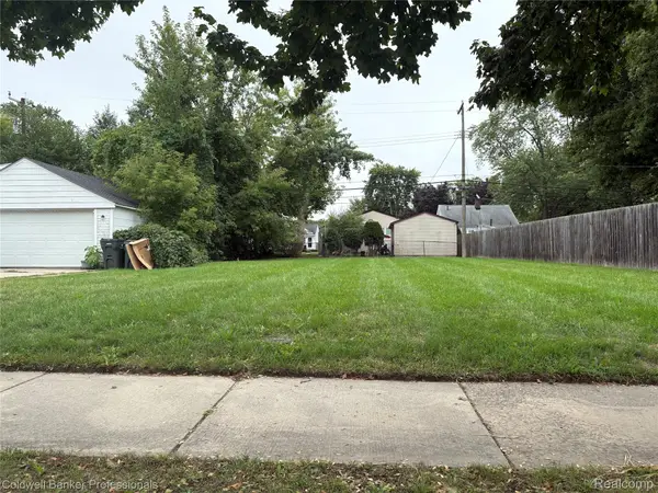 22404 Maxine Street, StClairShores, MI 48080