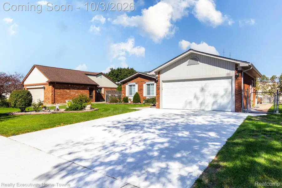 3025 Elphin Drive, Sterling Heights, MI 48310 - #2