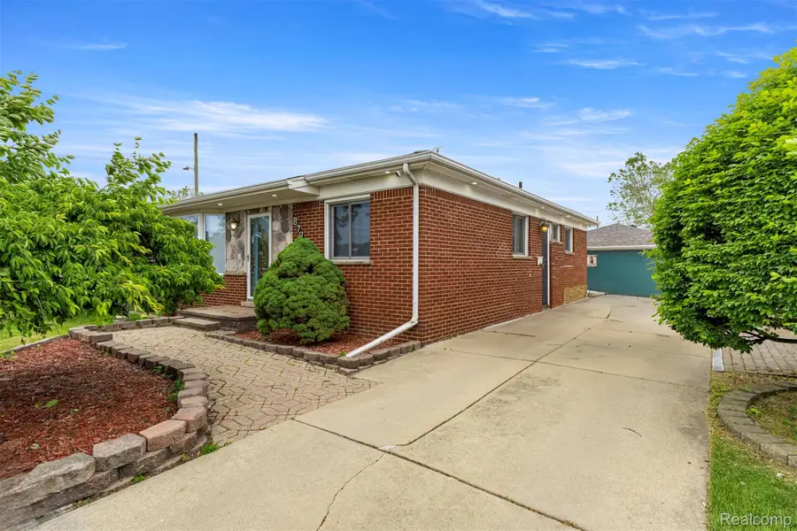 8786 N Evangeline Street, Dearborn Heights, MI 48127 - #3