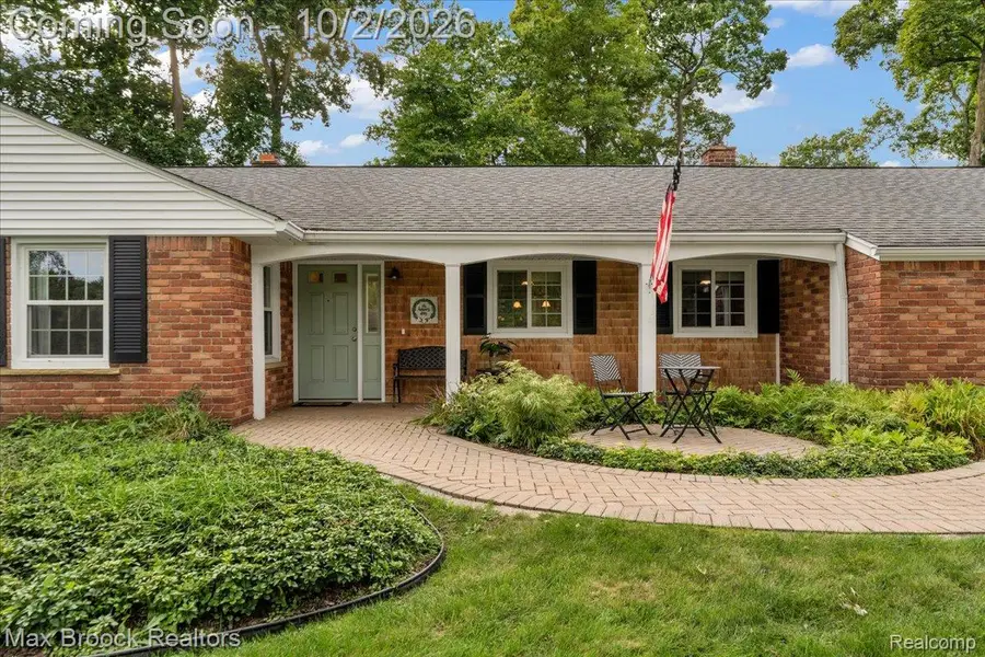 3988 Far Hill Drive, Bloomfield, MI 48304 - #2