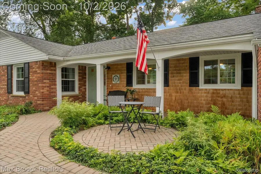 3988 Far Hill Drive, Bloomfield, MI 48304 - #3