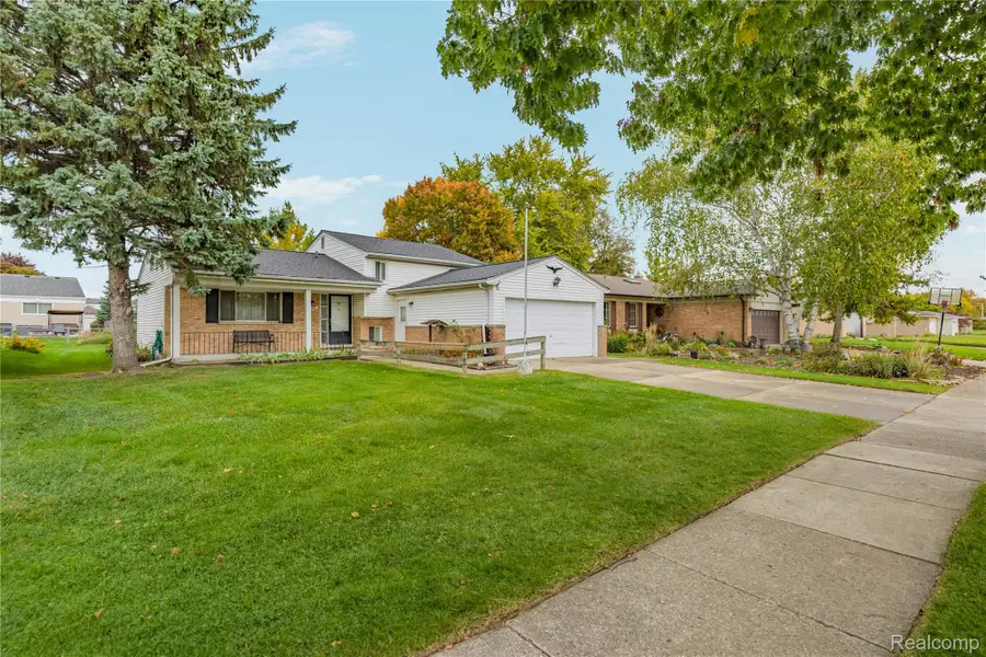 3549 Jasper Drive, Sterling Heights, MI 48310 - #3