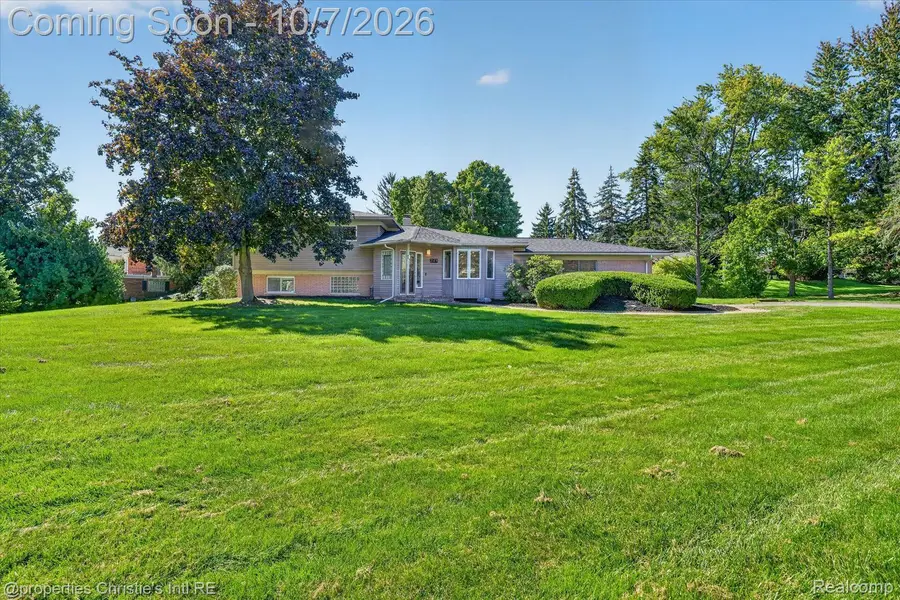 249 W Hurst Drive, Troy, MI 48098 - #2