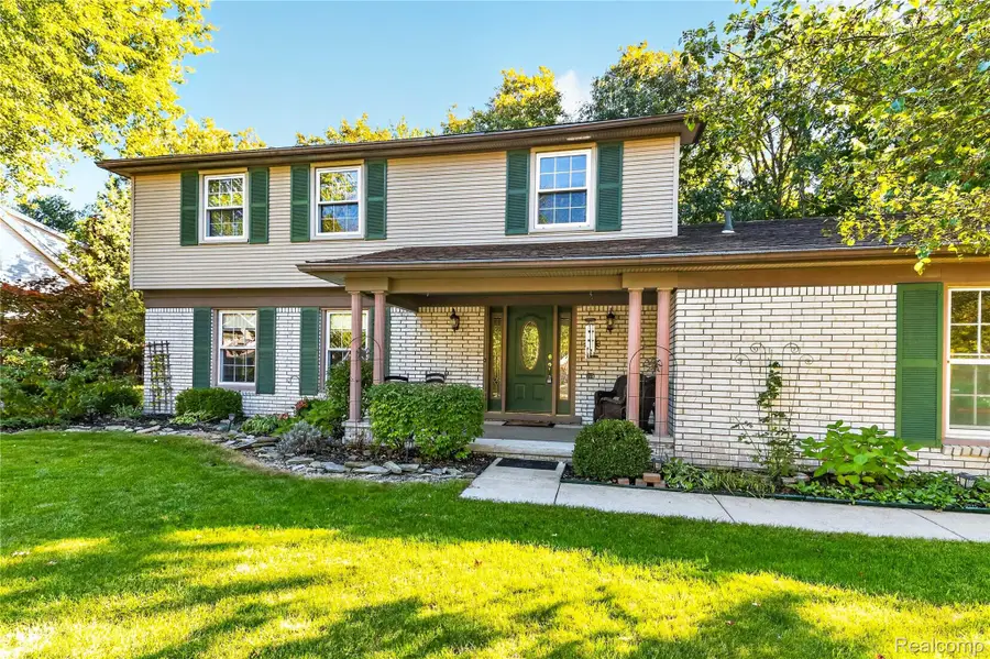 8841 Thorntree Drive, Grosse Ile, MI 48138 - #3