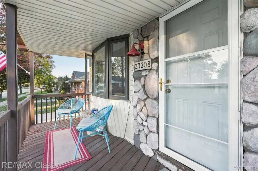 27308 Grant Street, Saint Clair Shores, MI 48081 - #3