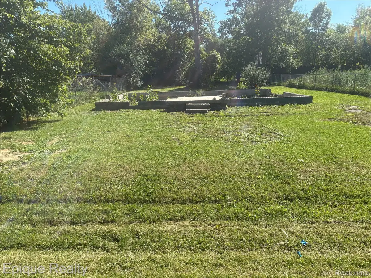 3483 W Gracelawn Avenue, Flint, MI 48504 - #1