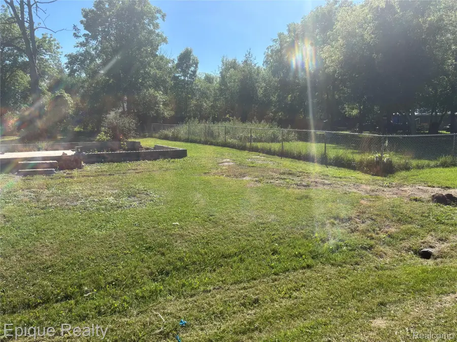 3483 W Gracelawn Avenue, Flint, MI 48504 - #2