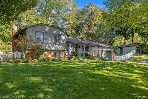 2074 Ridgemont Street, CommerceTwp, MI 48382