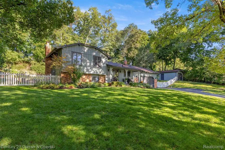 2074 Ridgemont Street, Commerce Township, MI 48382 - #2