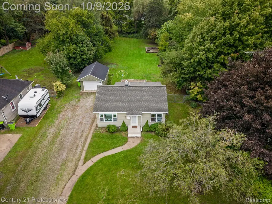 801 Forest Drive, Fenton, MI 48430 - #3