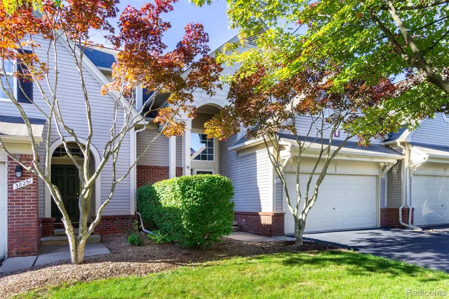 38253 Saratoga Circle, Farmington Hills, MI 48331 - #3