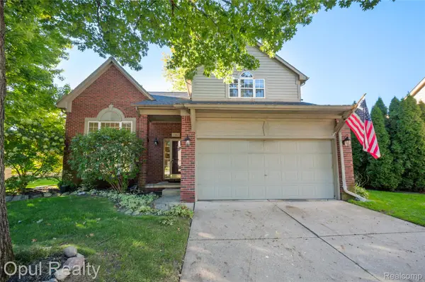 33865 Trillium Court, Livonia, MI 48150