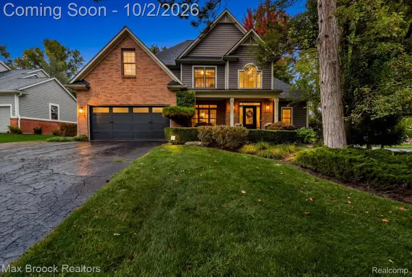 6979 Woodlyn Court, Clarkston, MI 48348