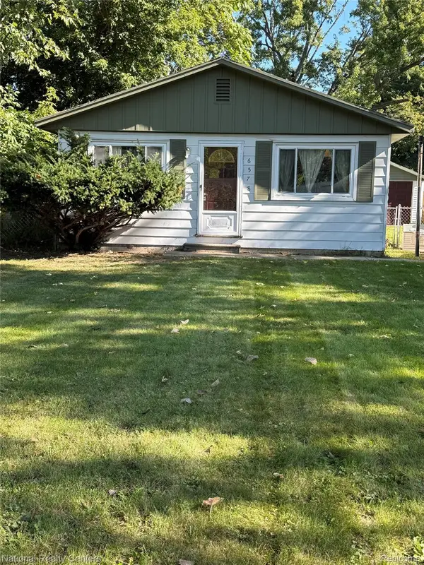 6578 Cloverton Drive, Waterford, MI 48329