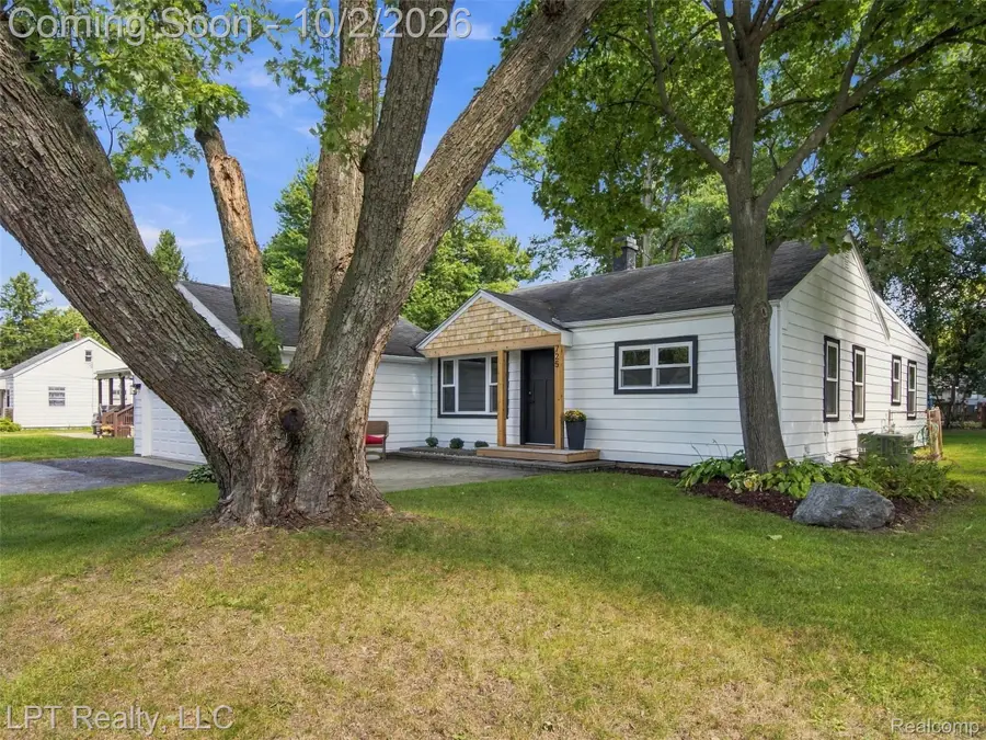 725 S 3rd Street, Brighton, MI 48116 - #2