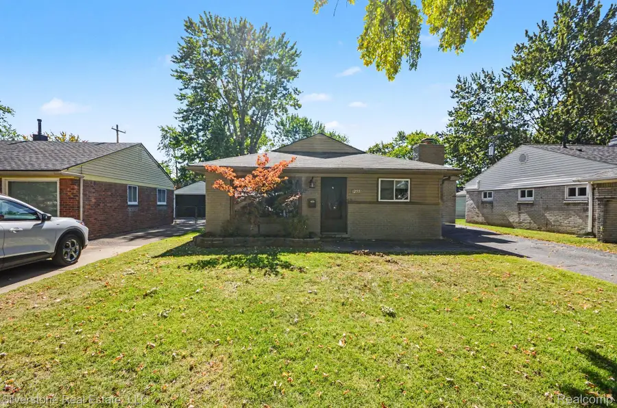 255 W Farnum Avenue, Madison Heights, MI 48071 - #2