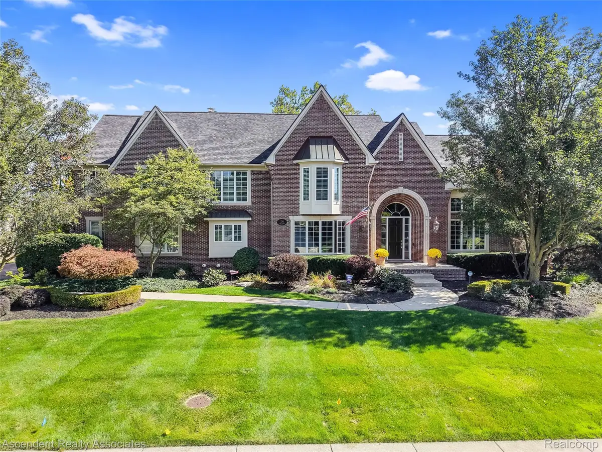 734 Wellington Circle, Rochester Hills, MI 48309 - #1