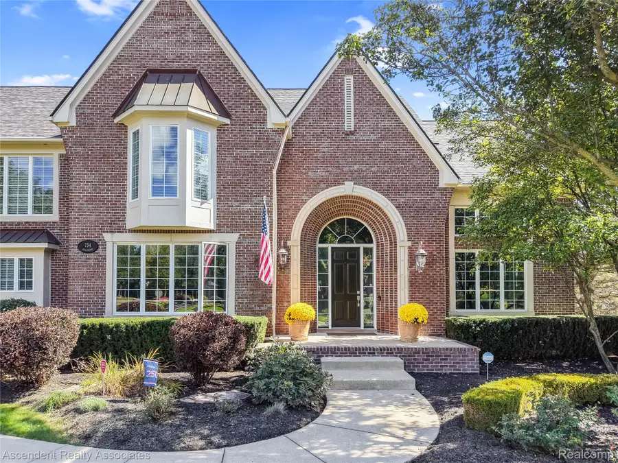734 Wellington Circle, Rochester Hills, MI 48309 - #2