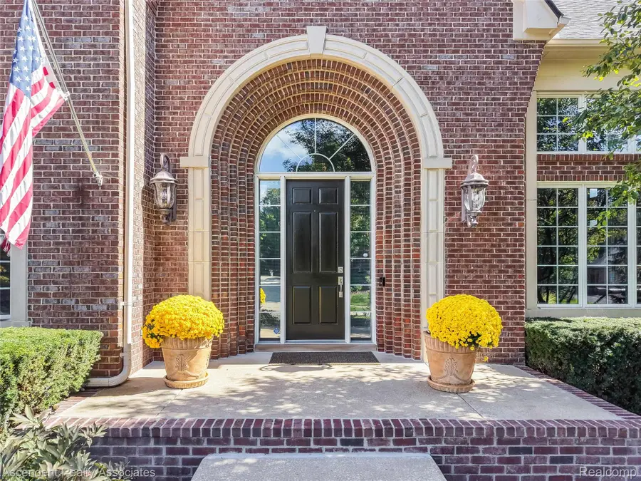 734 Wellington Circle, Rochester Hills, MI 48309 - #3