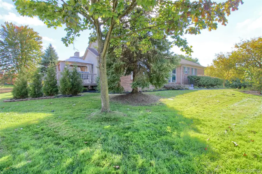 105 S Farmington Road, Westland, MI 48186 - #2