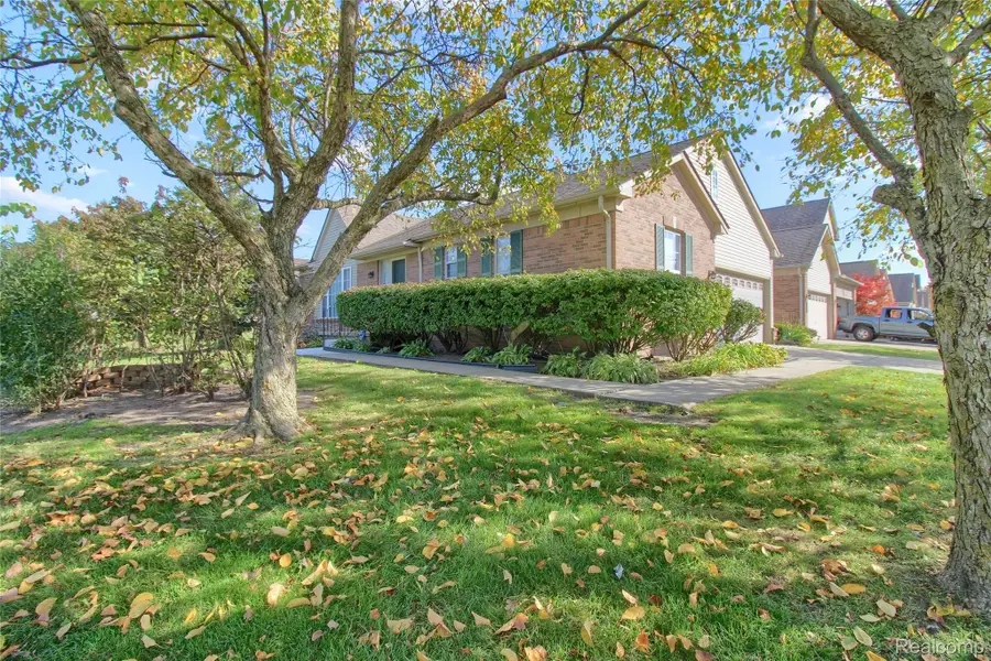 105 S Farmington Road, Westland, MI 48186 - #3