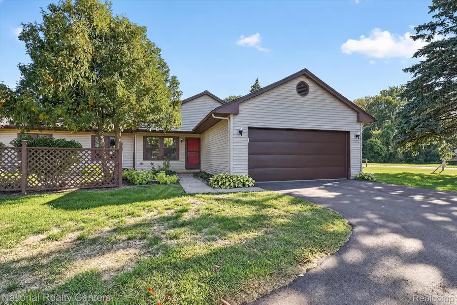 7830 Oakland PL 7830, Waterford, MI 48327 - #2