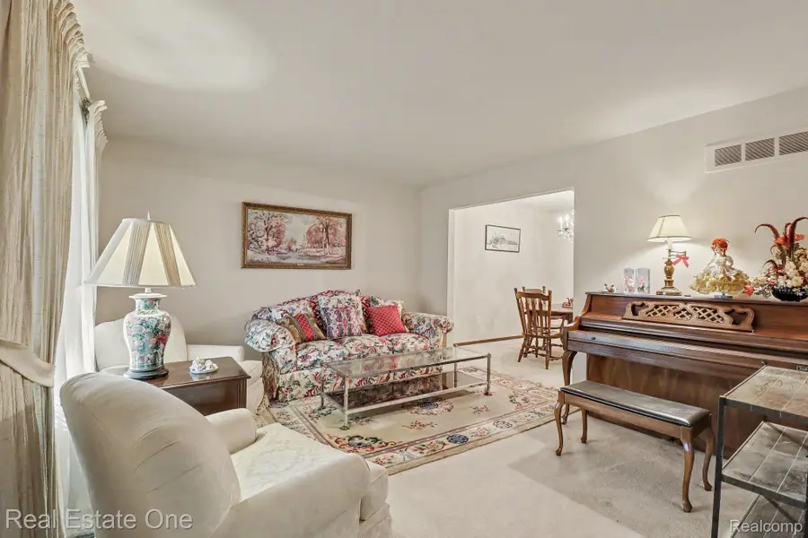 1687 Crestline Drive, Troy, MI 48083 - #3