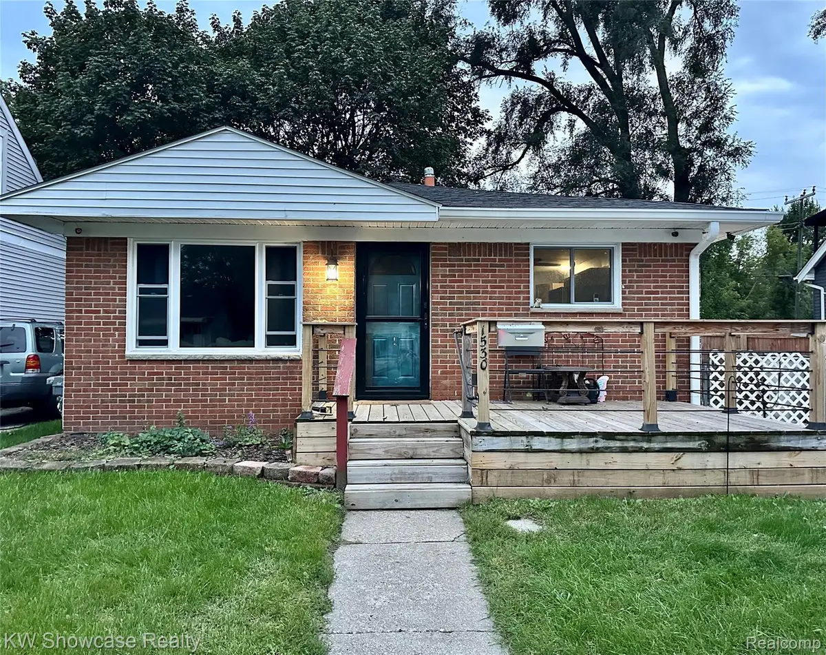 1530 E Evelyn Avenue, Hazel Park, MI 48030 - #1