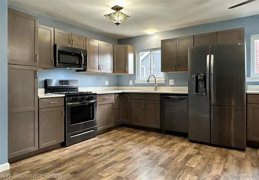 1530 E Evelyn Avenue, Hazel Park, MI 48030 - #3