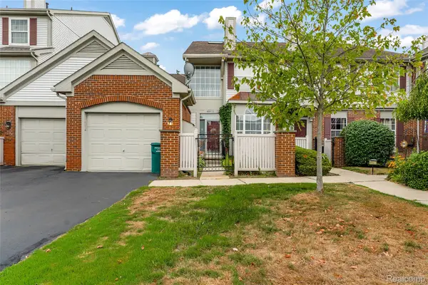 49523 Pointe Crossing, Plymouth, MI 48170