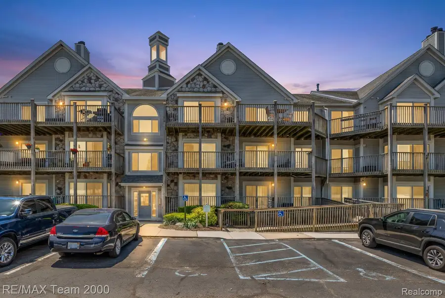 37522 Jefferson Avenue #102, Harrison Township, MI 48045 - #2