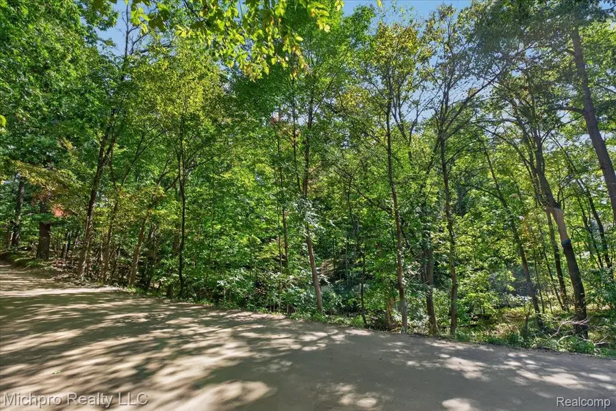 2899 Indian Lake Road, Oxford, MI 48370 - #2