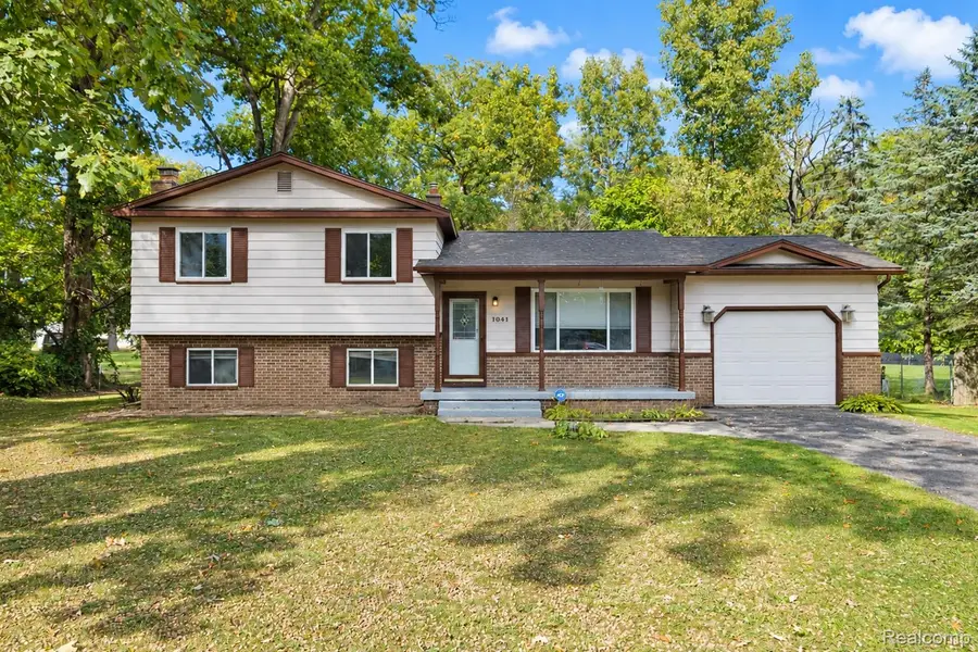 1041 Davenport Drive, Burton, MI 48529 - #2