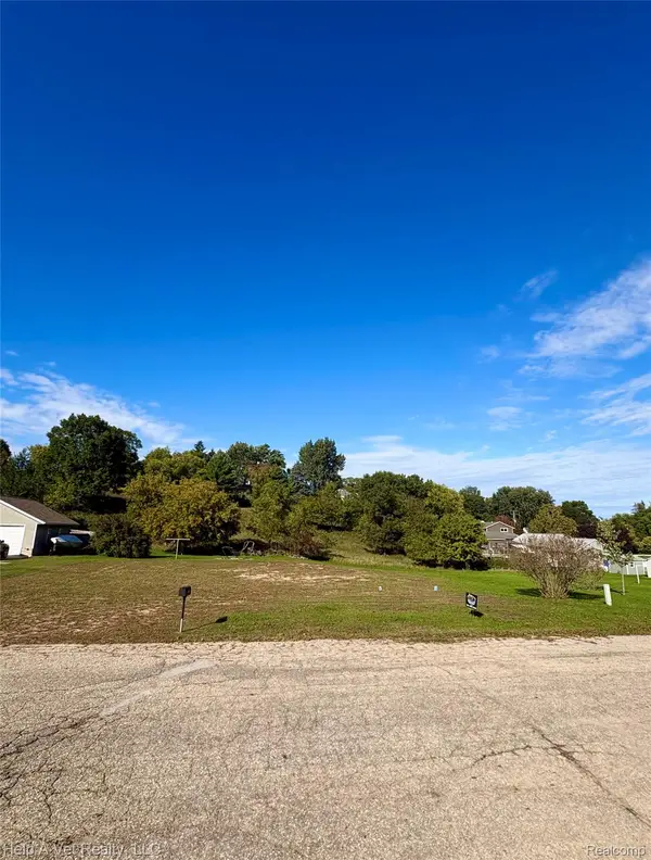 294 10th Street, Manistee, MI 49660