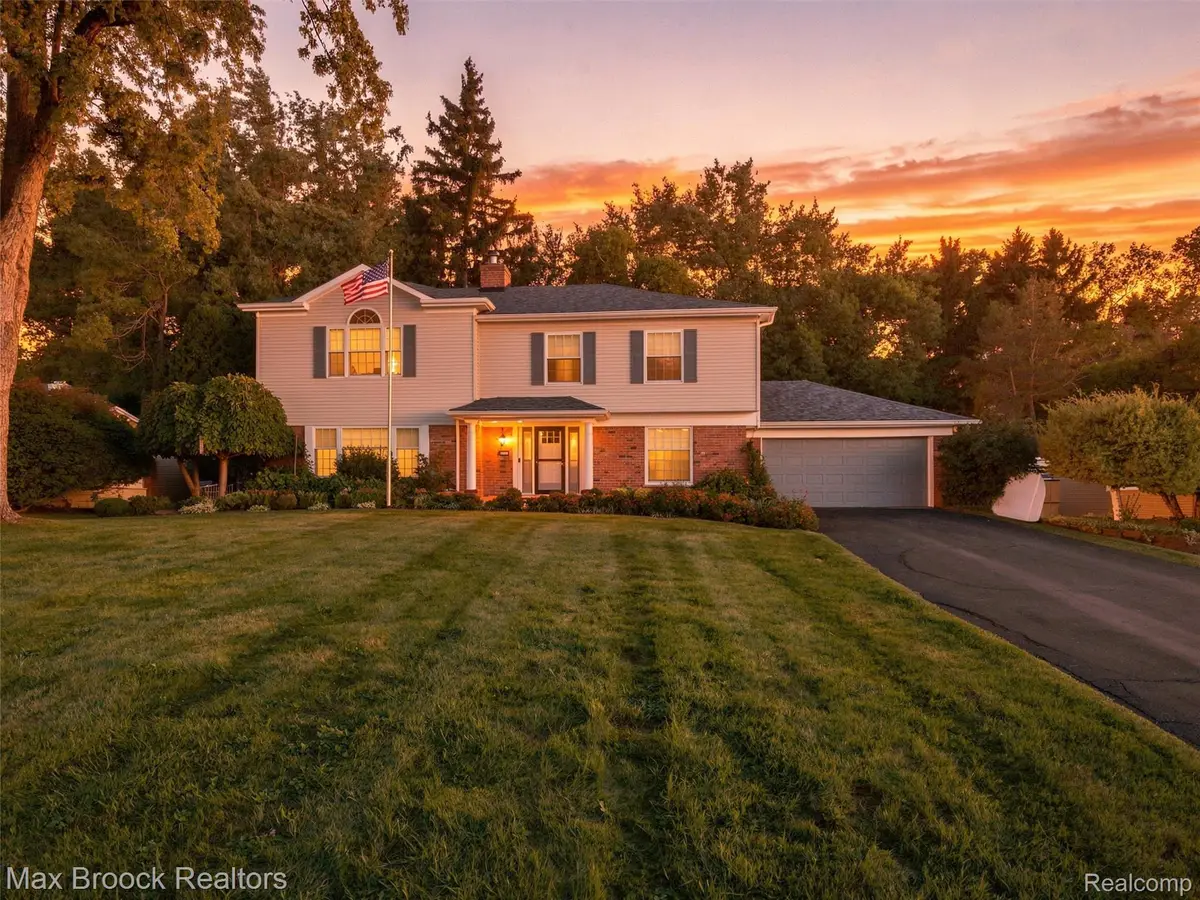 3548 Valleyview Court, West Bloomfield, MI 48323 - #1