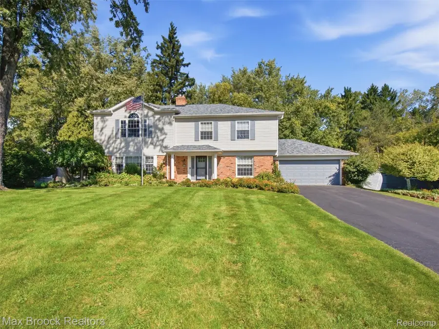 3548 Valleyview Court, West Bloomfield, MI 48323 - #2