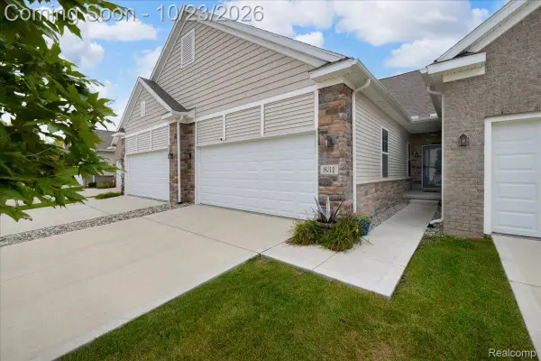 831 Plum Village Drive, Monroe, MI 48161