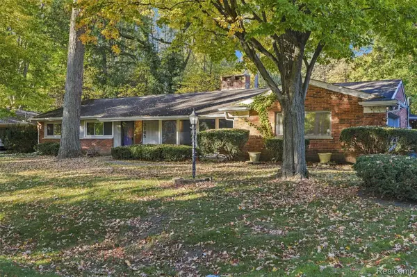 3165 Oakhill Drive, Troy, MI 48084