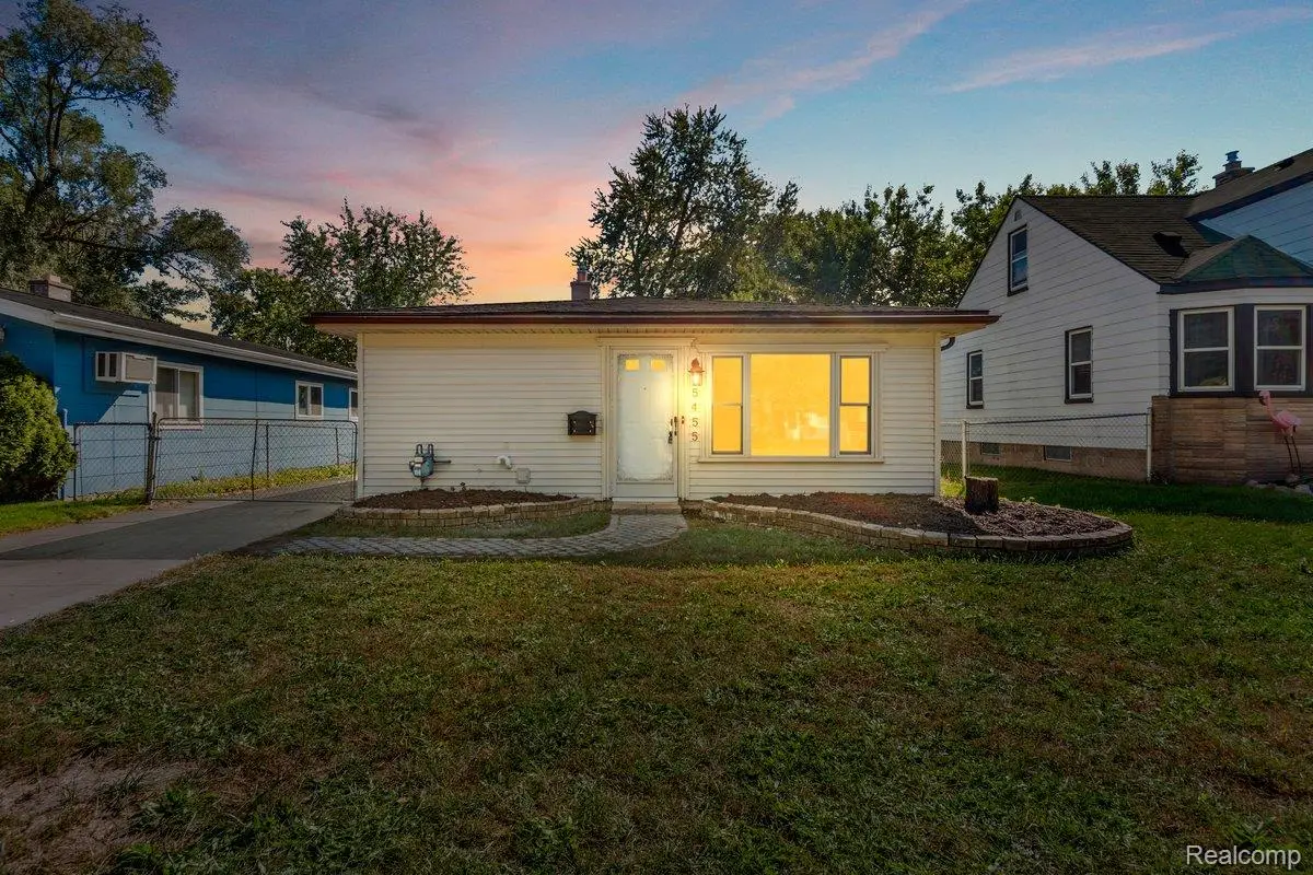 25455 Hanover Street, Dearborn Heights, MI 48125 - #1