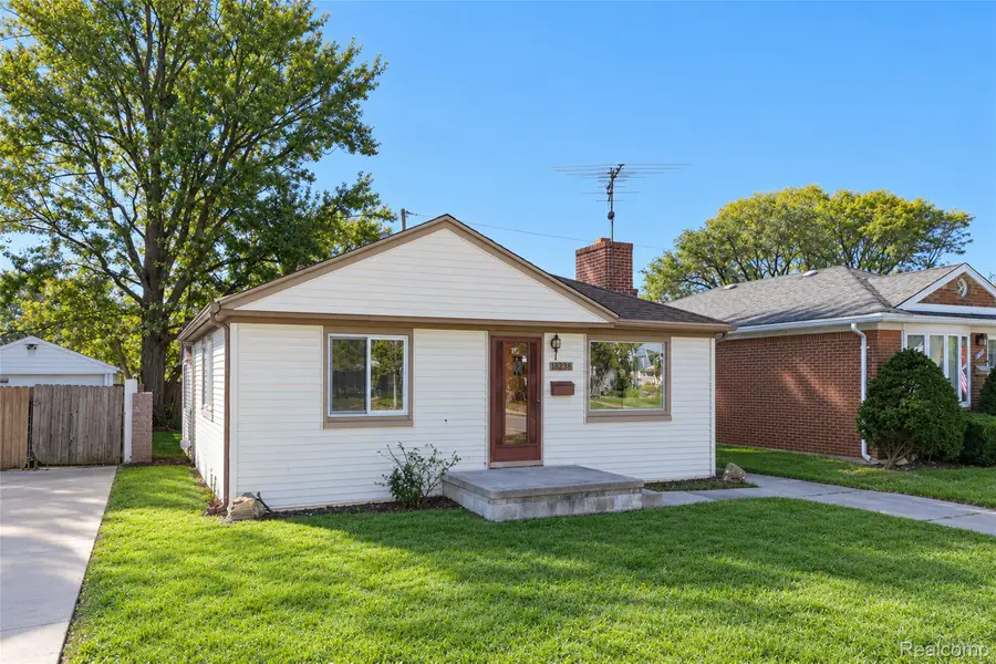8238 Kaltz, Center Line, MI 48015 - #2