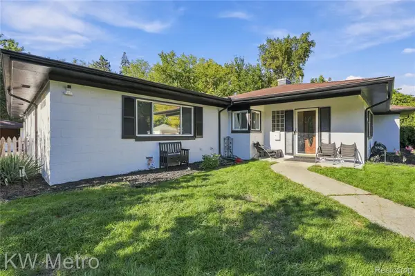 19156 Old Homestead Drive, HarperWoods, MI 48225