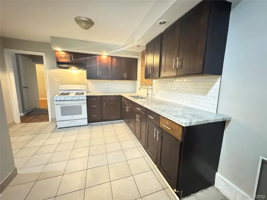 19742 Whitcomb Street, Detroit, MI 48235 - #2