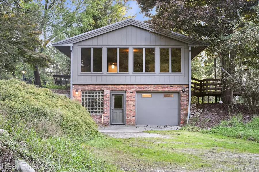 895 Rowe Road, Milford, MI 48380 - #2