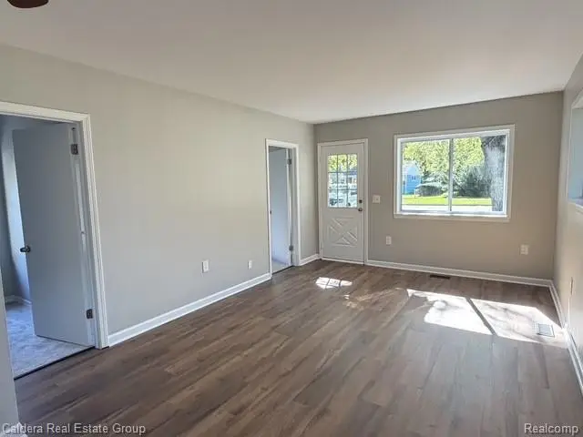 648 W Clinton Street, Howell, MI 48843 - #2