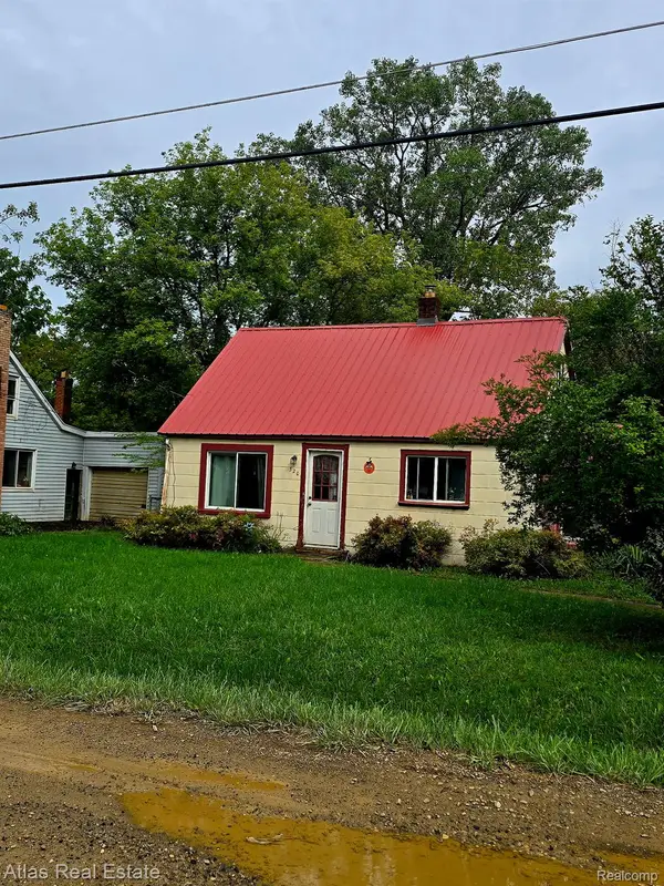3201 Myrton Street, Burton, MI 48529