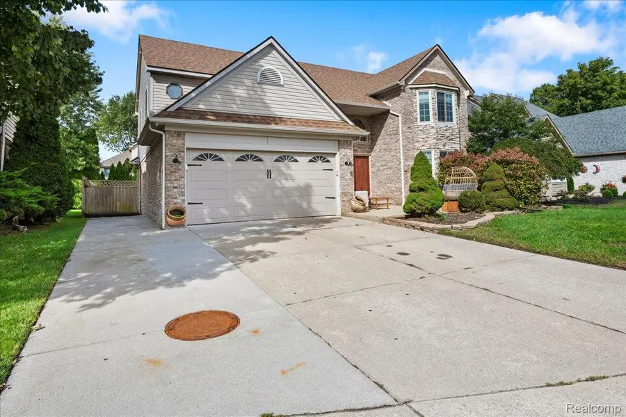 24364 Curtis Drive, Brownstown, MI 48134 - #2