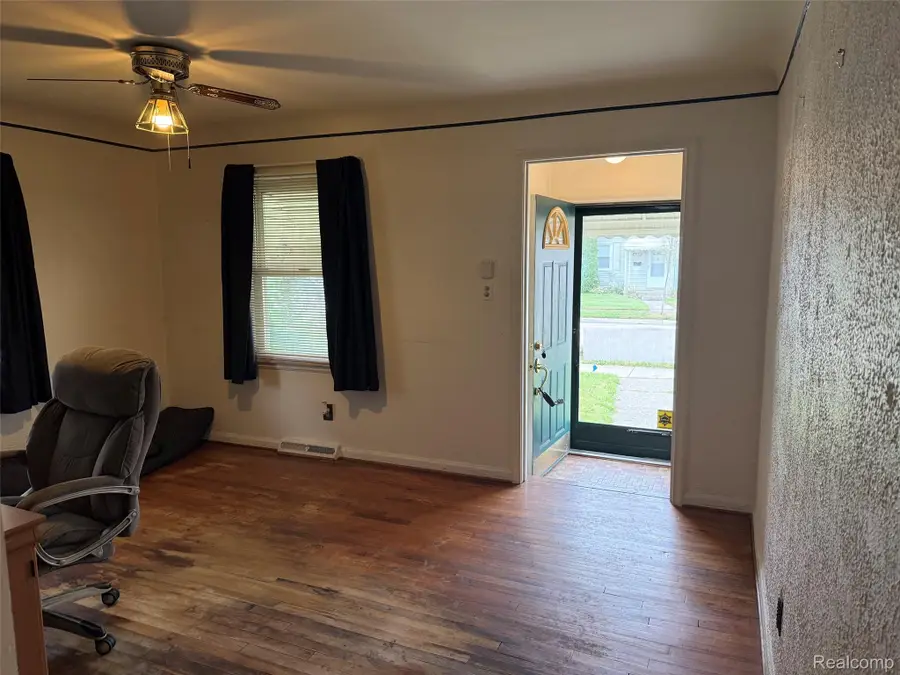 24882 Wilmot Avenue, Eastpointe, MI 48021 - #2